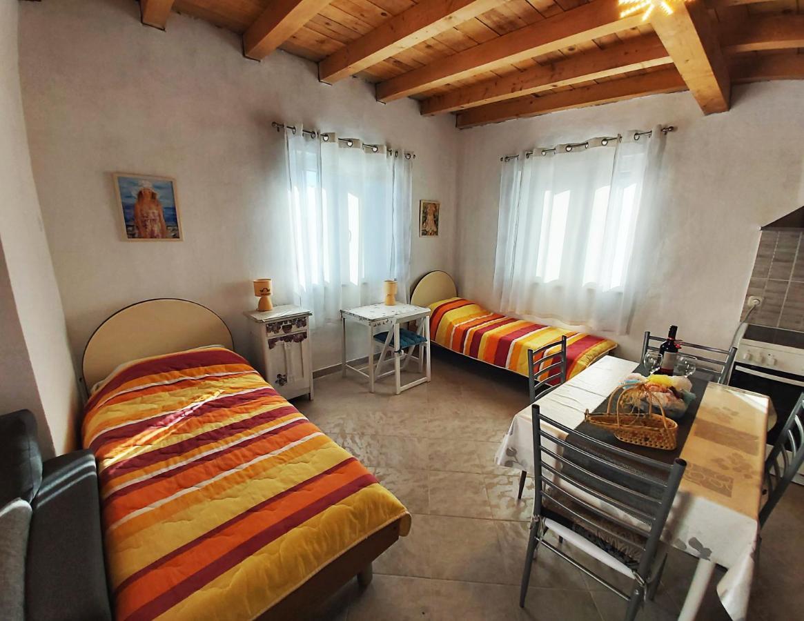 Apartments With A Parking Space Sali, Dugi Otok - 8181 ภายนอก รูปภาพ